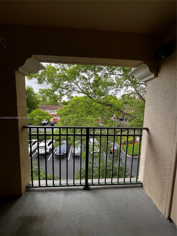 Image 6 of property listing at 2548 Centergate Dr 301, Miramar, FL 33025