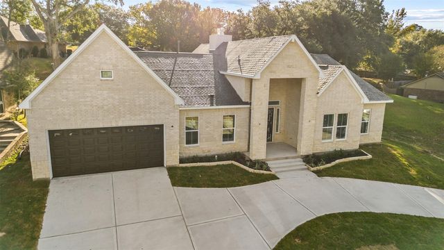 1511 Greenbriar Drive, Huntsville, TX 77340