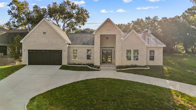 1511 Greenbriar Drive, Huntsville, TX 77340