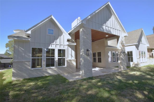 1511 Greenbriar Drive, Huntsville, TX 77340