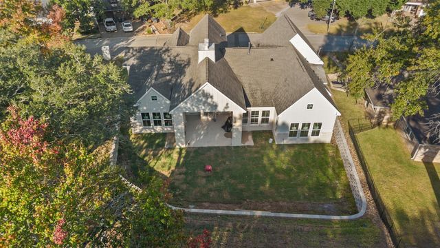 1511 Greenbriar Drive, Huntsville, TX 77340