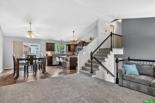 8906 S 68th Street, Papillion, NE 68133