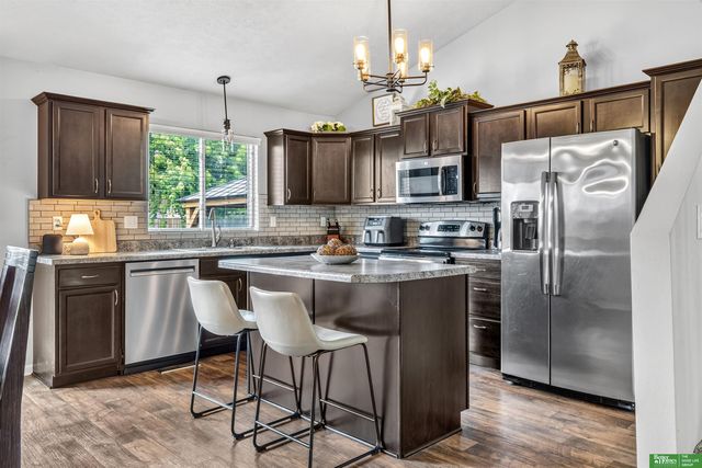 8906 S 68th Street, Papillion, NE 68133