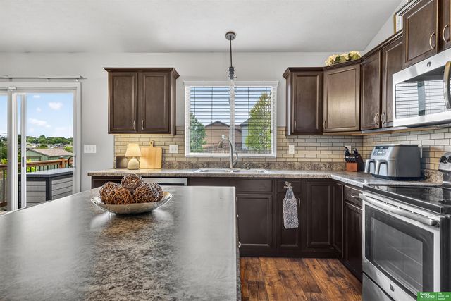 8906 S 68th Street, Papillion, NE 68133