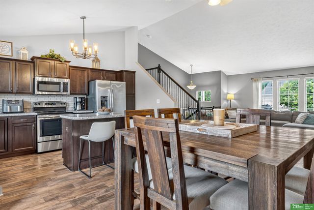 8906 S 68th Street, Papillion, NE 68133