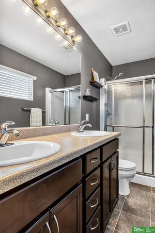 8906 S 68th Street, Papillion, NE 68133