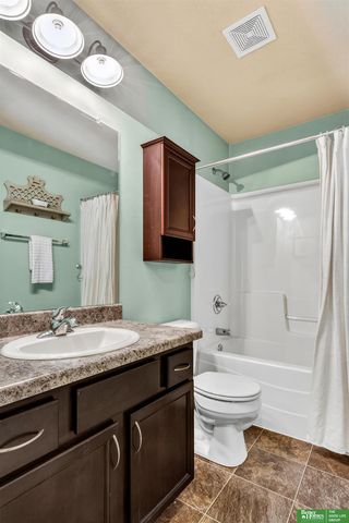 8906 S 68th Street, Papillion, NE 68133