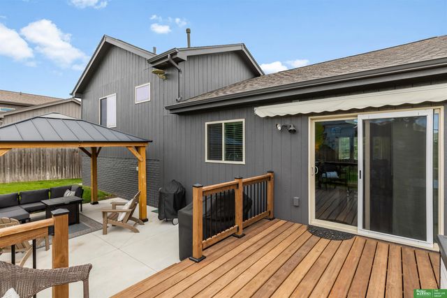 8906 S 68th Street, Papillion, NE 68133