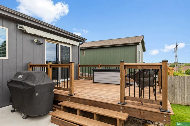 8906 S 68th Street, Papillion, NE 68133