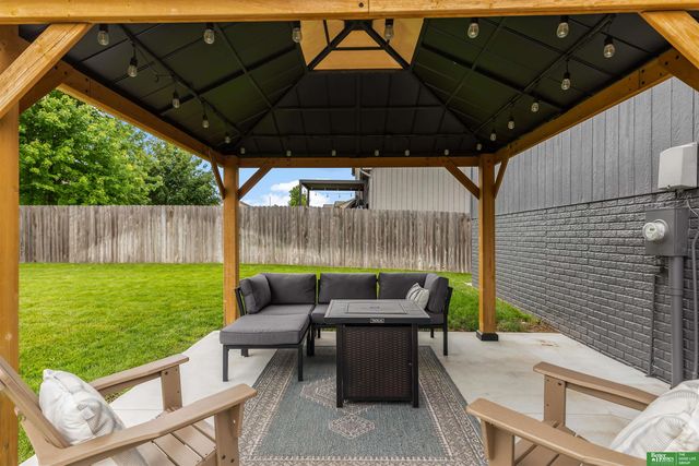 8906 S 68th Street, Papillion, NE 68133