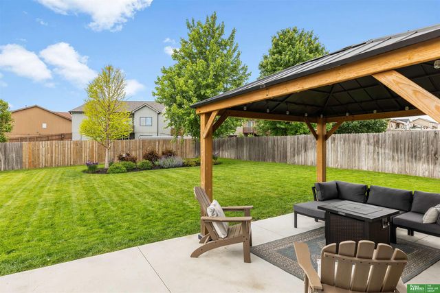 8906 S 68th Street, Papillion, NE 68133