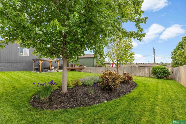 8906 S 68th Street, Papillion, NE 68133