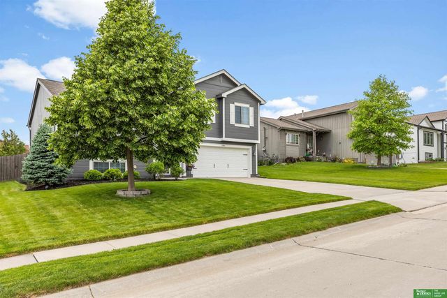 8906 S 68th Street, Papillion, NE 68133