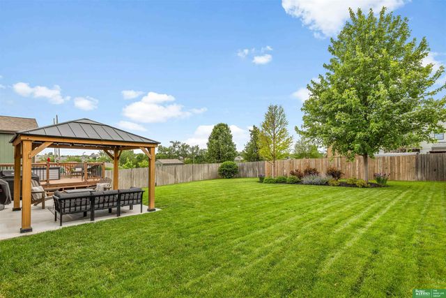 8906 S 68th Street, Papillion, NE 68133