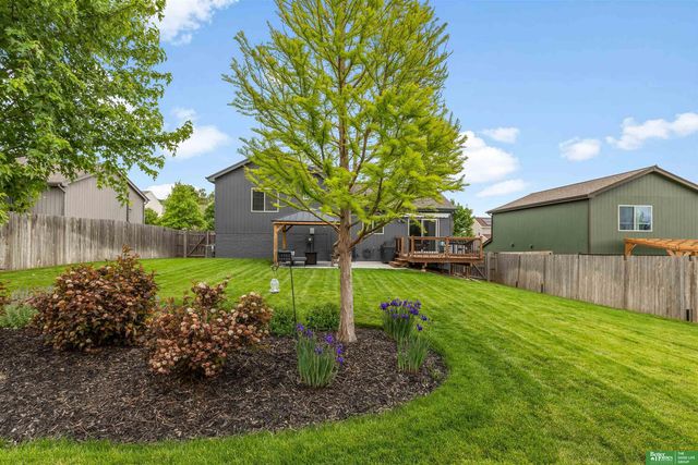 8906 S 68th Street, Papillion, NE 68133
