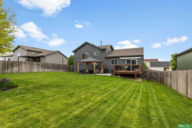 8906 S 68th Street, Papillion, NE 68133