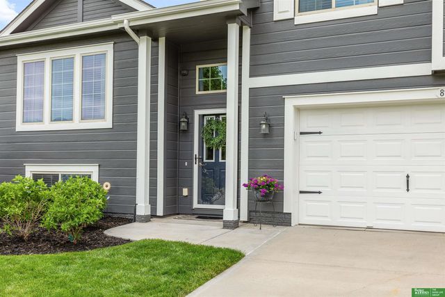 8906 S 68th Street, Papillion, NE 68133