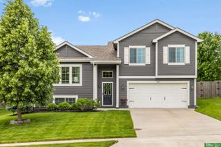 8906 S 68th Street, Papillion, NE 68133