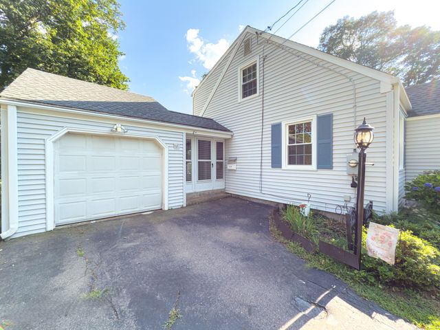 118 Burnbrook Road, East Hartford, CT 06118