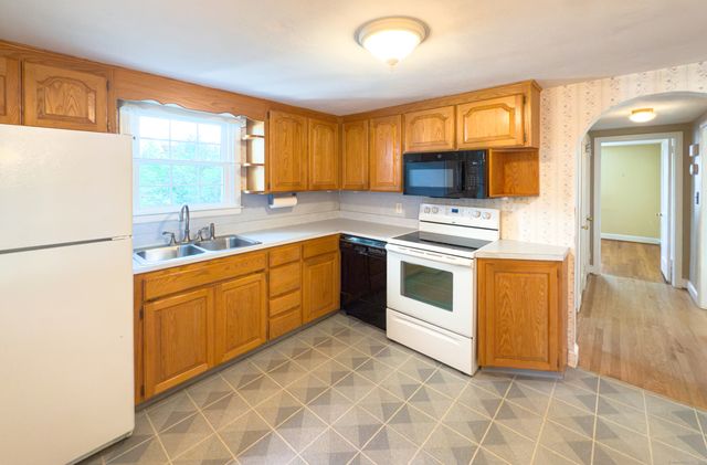 118 Burnbrook Road, East Hartford, CT 06118