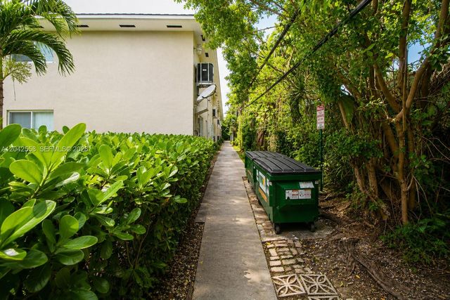 35 Edgewater Drive 107, Coral Gables, FL 33133