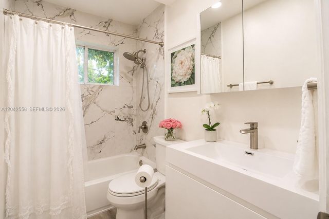 35 Edgewater Drive 107, Coral Gables, FL 33133