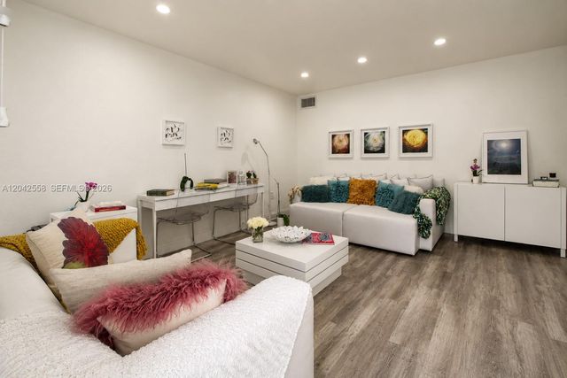 35 Edgewater Drive 107, Coral Gables, FL 33133