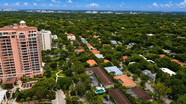 35 Edgewater Drive 107, Coral Gables, FL 33133