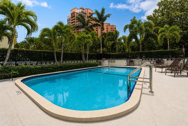 35 Edgewater Drive 107, Coral Gables, FL 33133