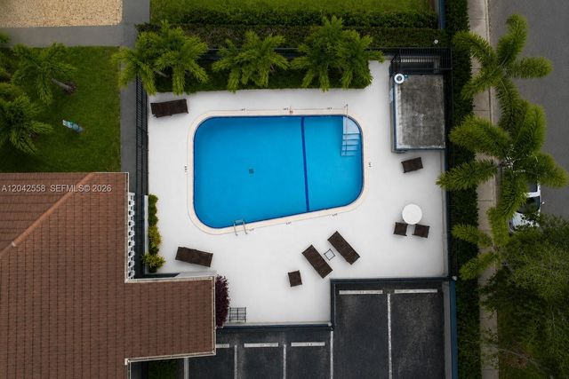 35 Edgewater Drive 107, Coral Gables, FL 33133