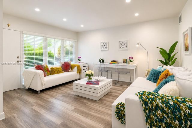 35 Edgewater Drive 107, Coral Gables, FL 33133