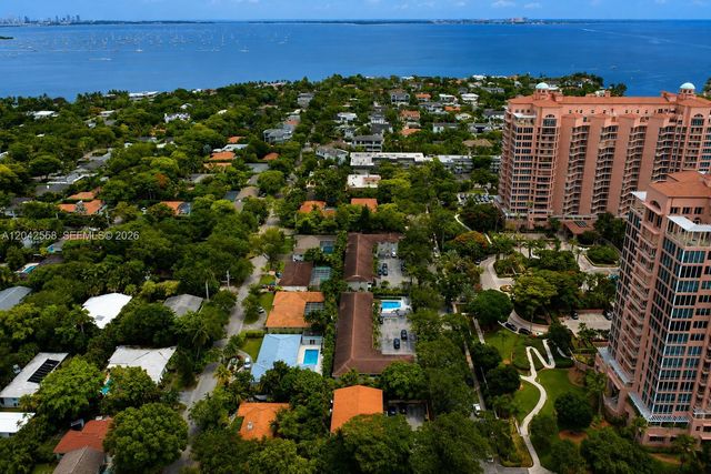 35 Edgewater Drive 107, Coral Gables, FL 33133