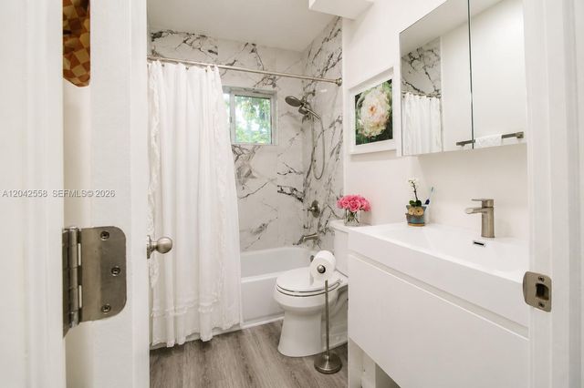 35 Edgewater Drive 107, Coral Gables, FL 33133