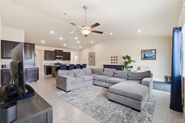1155 Narwhal, Lemoore, CA 93245