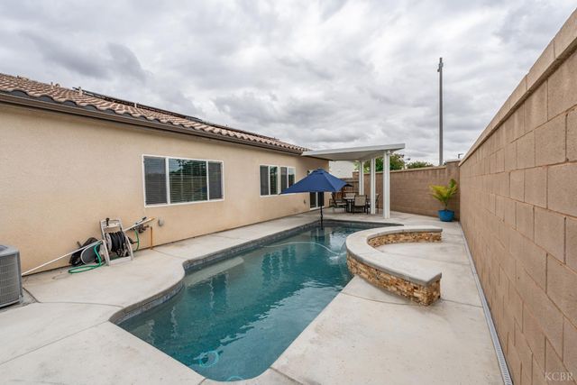 1155 Narwhal, Lemoore, CA 93245