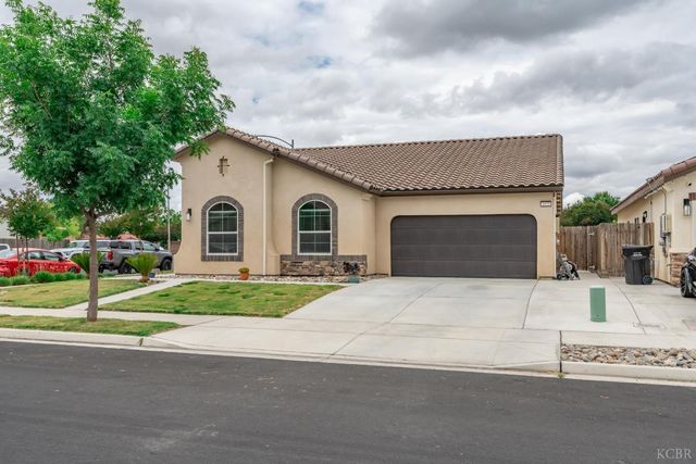 1155 Narwhal, Lemoore, CA 93245