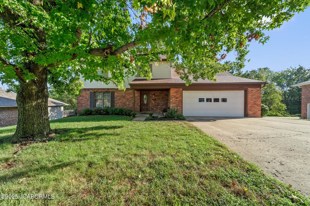 1423 SATINWOOD DRIVE, Jefferson City, MO 65109