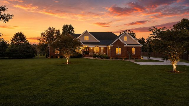 1712 Ledford Mill Rd, Normandy, TN 37360