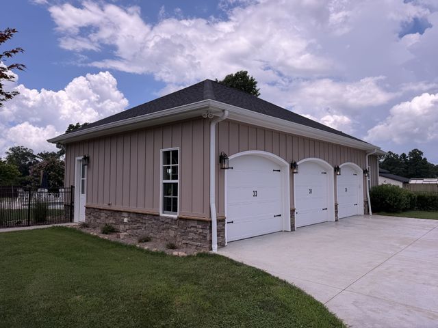 1712 Ledford Mill Rd, Normandy, TN 37360