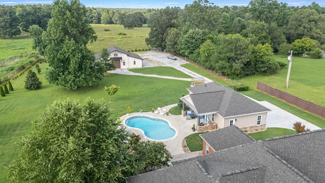 1712 Ledford Mill Rd, Normandy, TN 37360