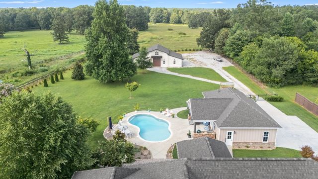 1712 Ledford Mill Rd, Normandy, TN 37360