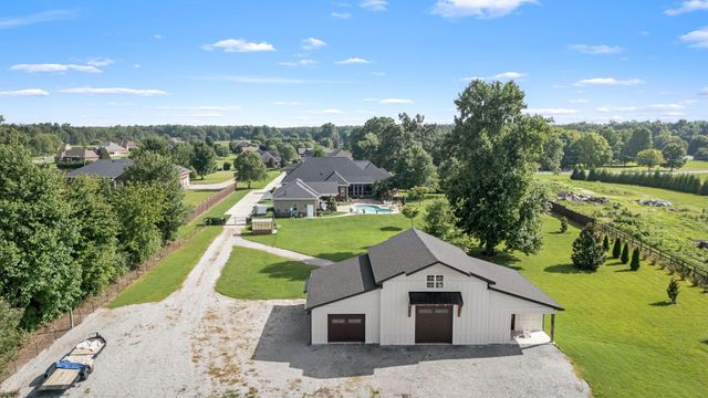 1712 Ledford Mill Rd, Normandy, TN 37360