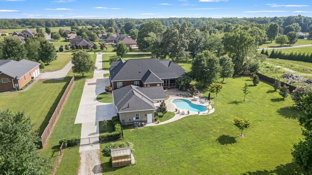 1712 Ledford Mill Rd, Normandy, TN 37360
