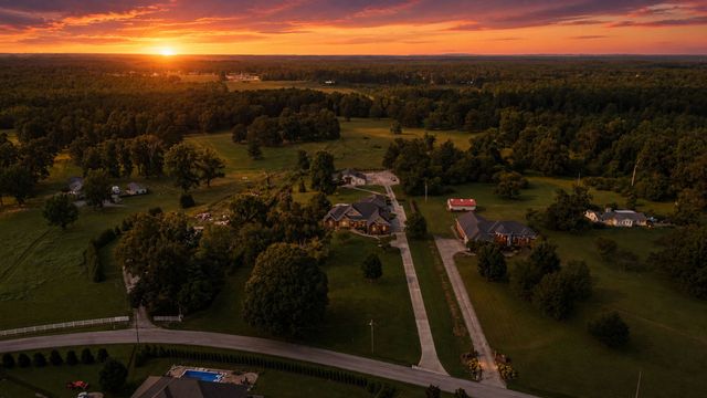 1712 Ledford Mill Rd, Normandy, TN 37360