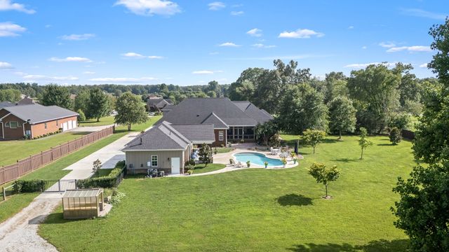 1712 Ledford Mill Rd, Normandy, TN 37360