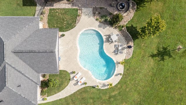 1712 Ledford Mill Rd, Normandy, TN 37360