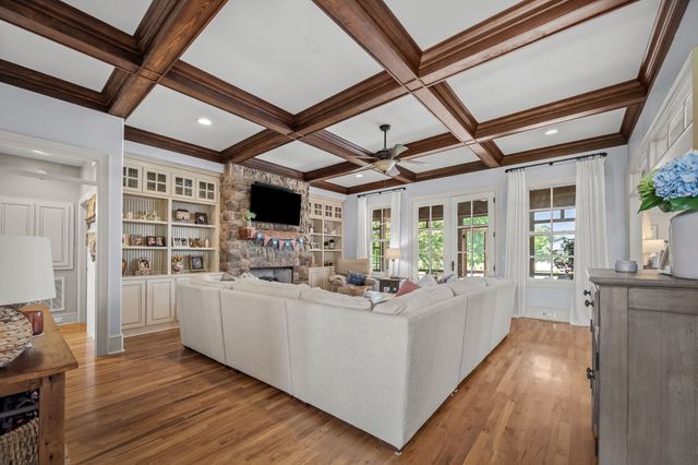 1712 Ledford Mill Rd, Normandy, TN 37360