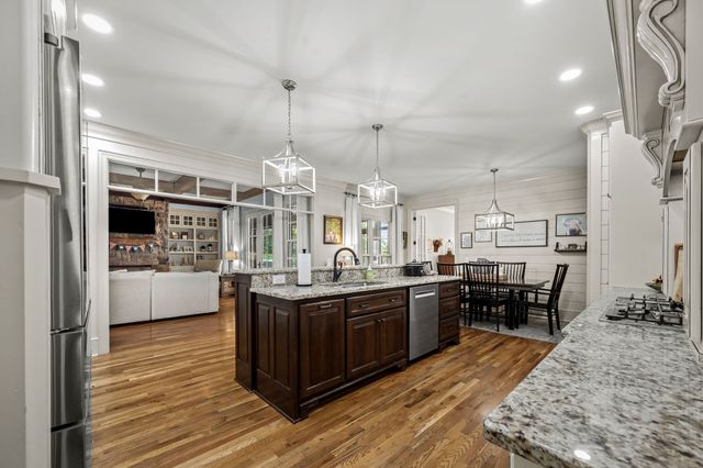 1712 Ledford Mill Rd, Normandy, TN 37360