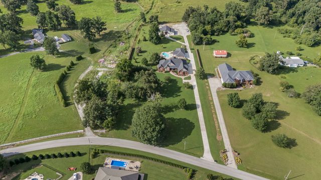 1712 Ledford Mill Rd, Normandy, TN 37360