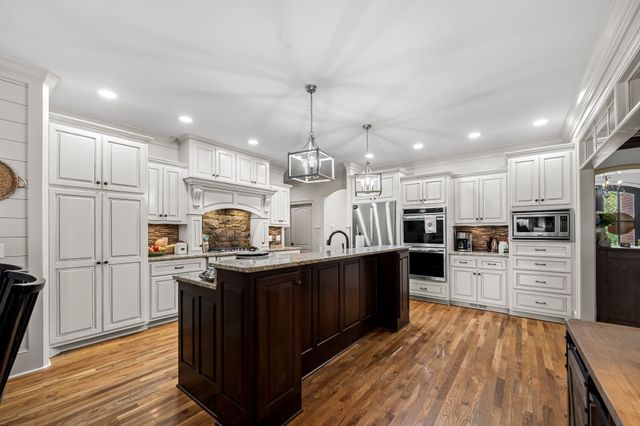 1712 Ledford Mill Rd, Normandy, TN 37360